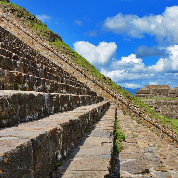 Tour Monte Albán Oaxaca zona arqueológica zapoteca