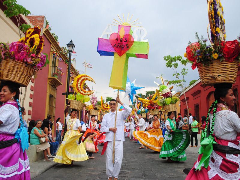 Calendas procesiones tradicionales Oaxaca